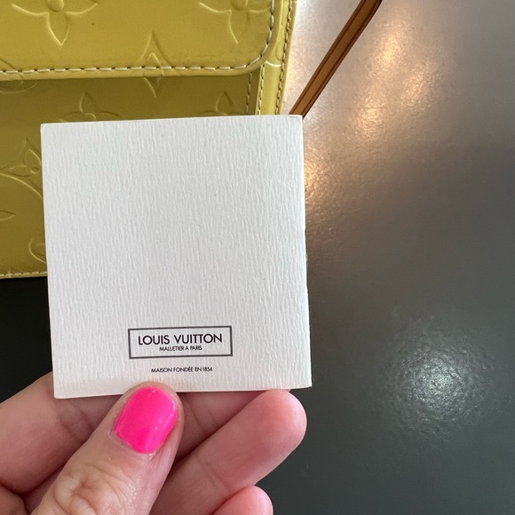 Adorable Louis Vuitton perfect for summer. - Picture 5 of 9